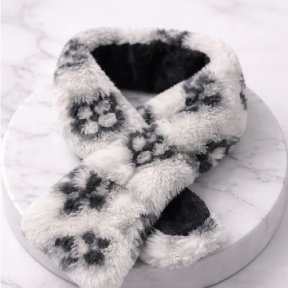 Dog fashion scarf, size small with iconic monogram- NEW - Picture 5 of 5